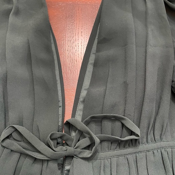 Lulus women’s I am yours Emerald green, Ruffed chiffon Mazi dress size large. - Picture 7 of 11